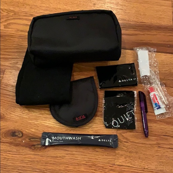 TUMI Delta One Soft Amenities Kit - Picture 2 of 3